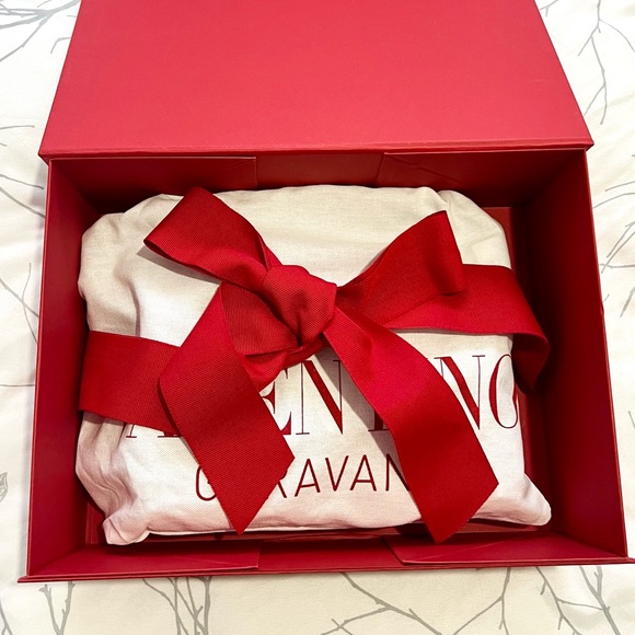 Valentino Garavani Rockstud Red Crossbody Bag MINT Condition - Picture 3 of 4